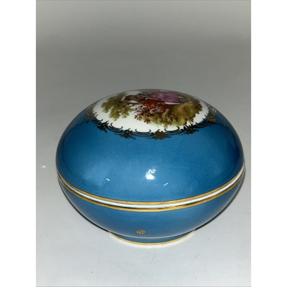 VTG Limoges Courting Couple Scene Blue & Gold Accent Porcelain Trinket Box - Picture 3 of 10